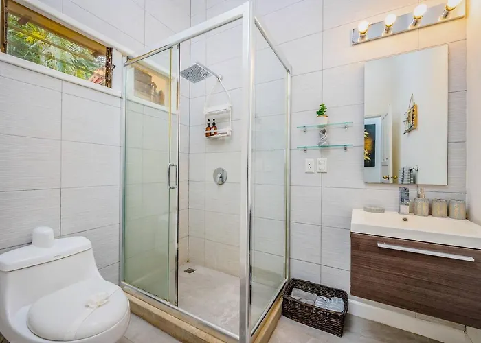 2br 2bath Private Pool Surfers Paradise 7min Walk - *